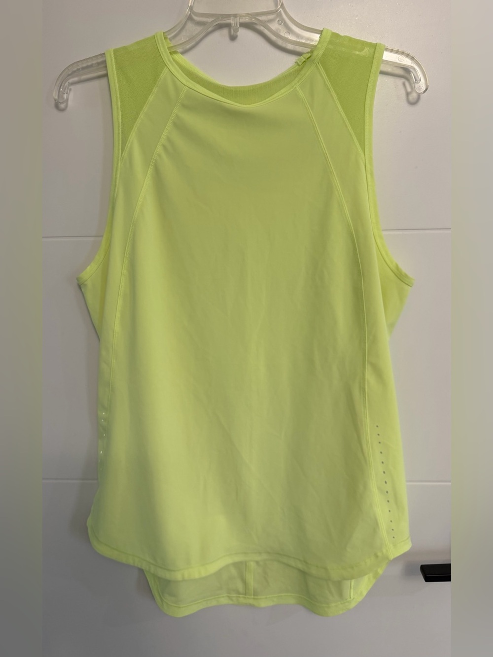 Lululemon: Sleeveless Top (ptp approx 19.5in)